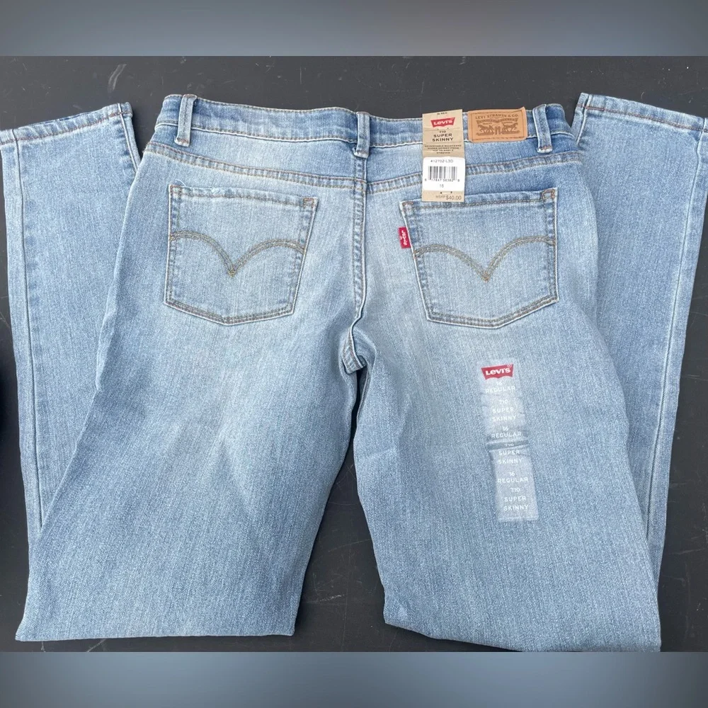 NWT Levi’s Jeans - Picture 2 of 3